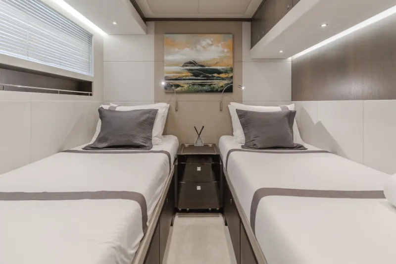 Gyrfalcon Yacht Photos Pics 2016 Van Der Valk Continental - Image 69