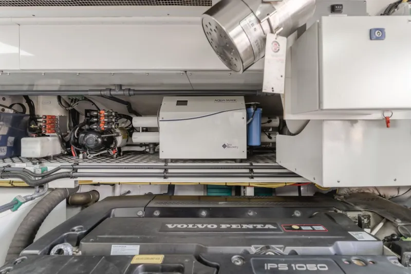 Gyrfalcon Yacht Photos Pics 2016 Van Der Valk Continental - Image 92