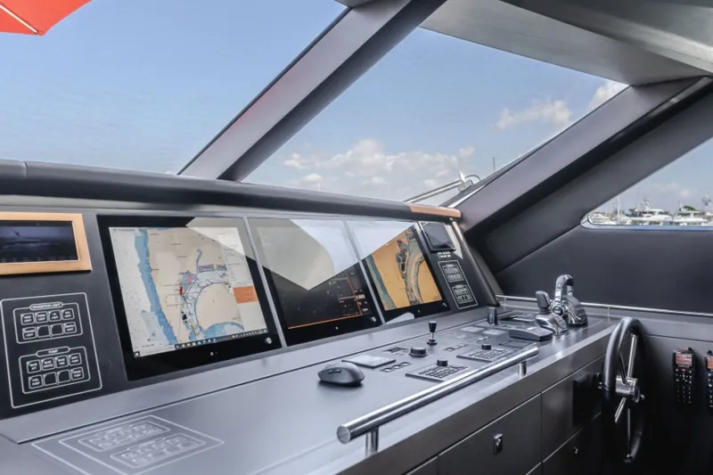 Gyrfalcon Yacht Photos Pics 2016 Van Der Valk Continental - Image 25