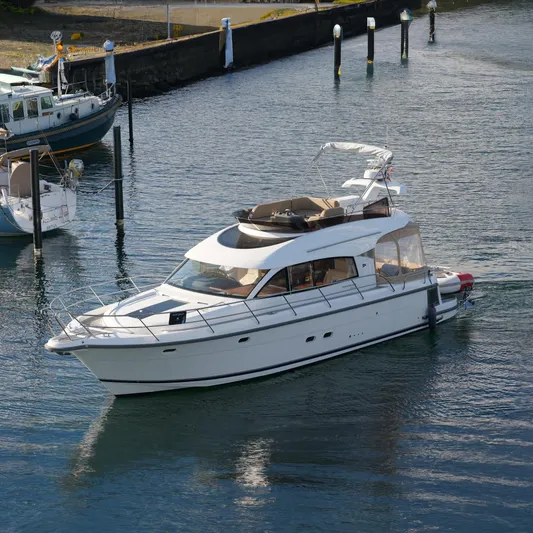  Yacht Photos Pics 2023 Nimbus 405 Flybridge Port side view