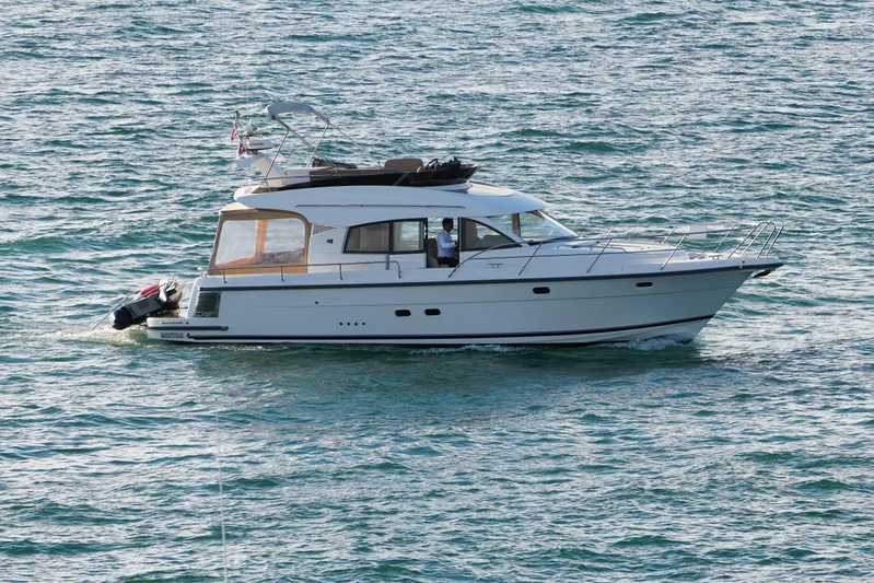  Yacht Photos Pics Luxurious 2023 Nimbus 405 Flybridge yacht view