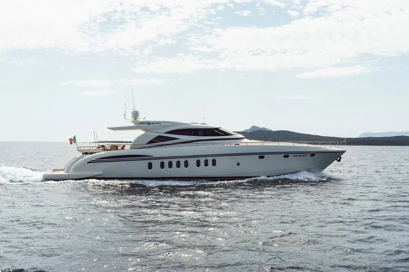 Allie Yacht Photos Pics 2008 Alalunga Open 85 Sport X yacht cruising on open water.