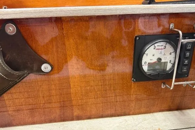 Bamboozle Yacht Photos Pics Wooden dashboard of a 2010 Spirit Yachts R46 with gauge and leather detail.