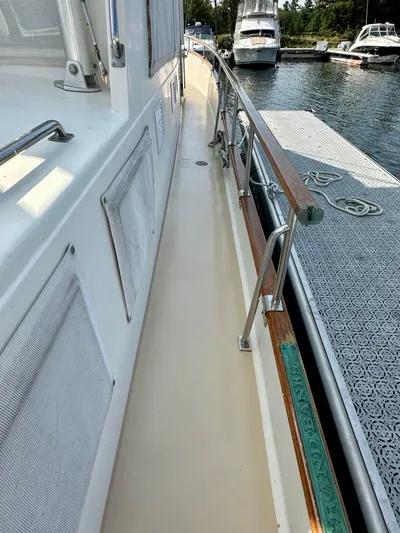 Wy Row Yacht Photos Pics 