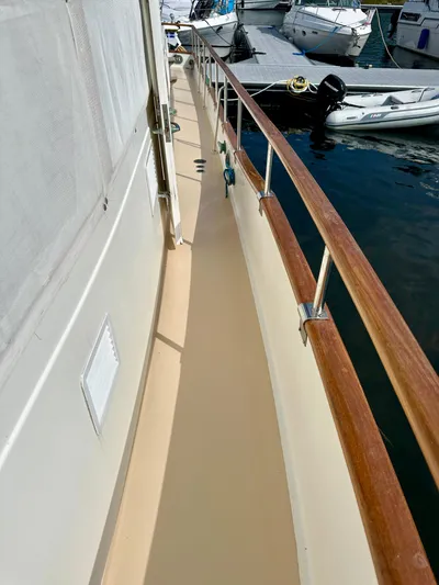 Wy Row Yacht Photos Pics 