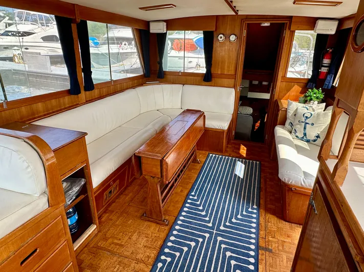 Wy Row Yacht Photos Pics 