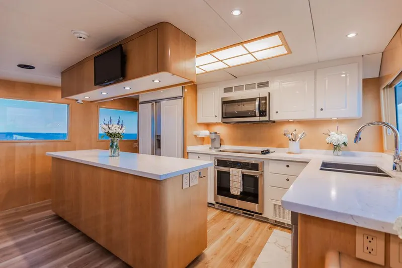 Perfect Lady Yacht Photos Pics 