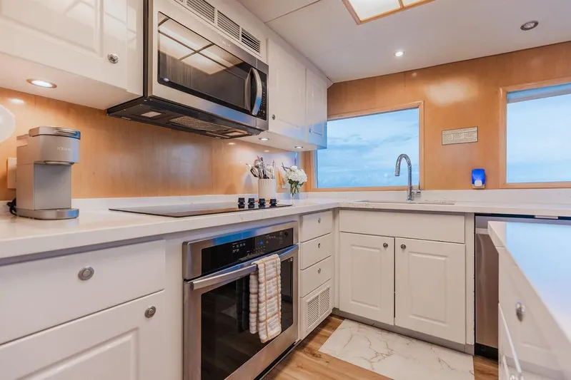 Perfect Lady Yacht Photos Pics 