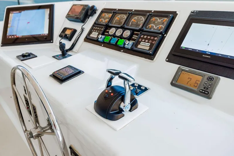 Perfect Lady Yacht Photos Pics 