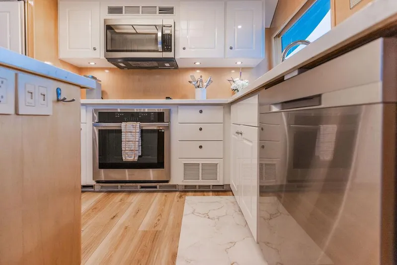 Perfect Lady Yacht Photos Pics 