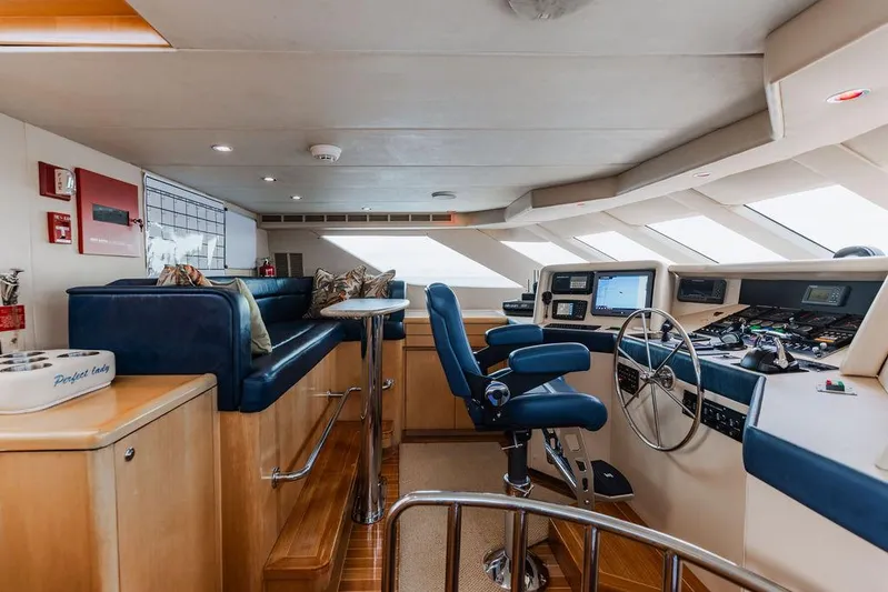 Perfect Lady Yacht Photos Pics 