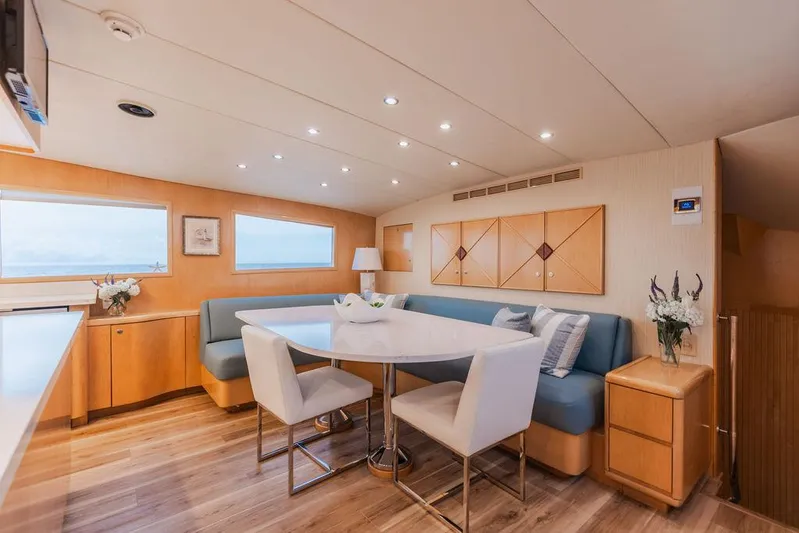 Perfect Lady Yacht Photos Pics 