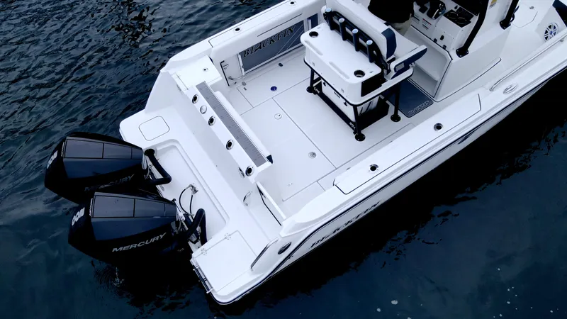 Blackfin 252cc Yacht Photos Pics 2023 Blackfin 252 CC boat with dual Mercury engines on water.