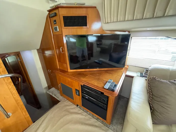 Rudee's Ruckus Yacht Photos Pics SALON ENTERTAINMENT CENTER WITH FMATSCREEN SMART TV
