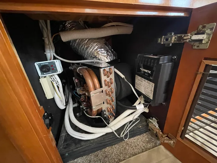 Rudee's Ruckus Yacht Photos Pics ONE OF THREE NEW AC UNITS!!