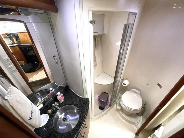 Rudee's Ruckus Yacht Photos Pics VIP/GUEST/DAY HEAD W/STALL SHOWER