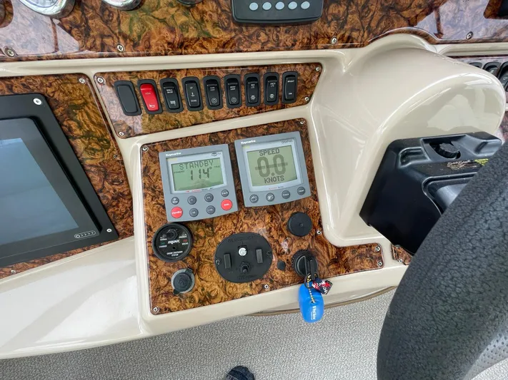 Rudee's Ruckus Yacht Photos Pics TRIDATA & AUTO PILOT