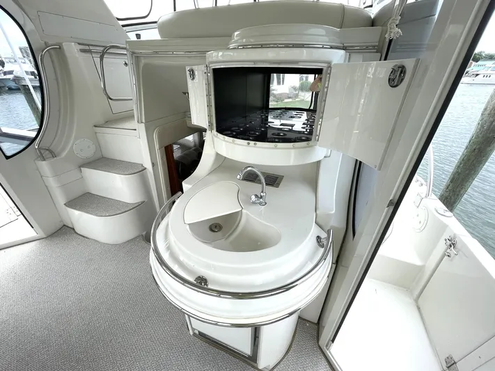 Rudee's Ruckus Yacht Photos Pics COCKPIT WETBAR W/ICEMAKER