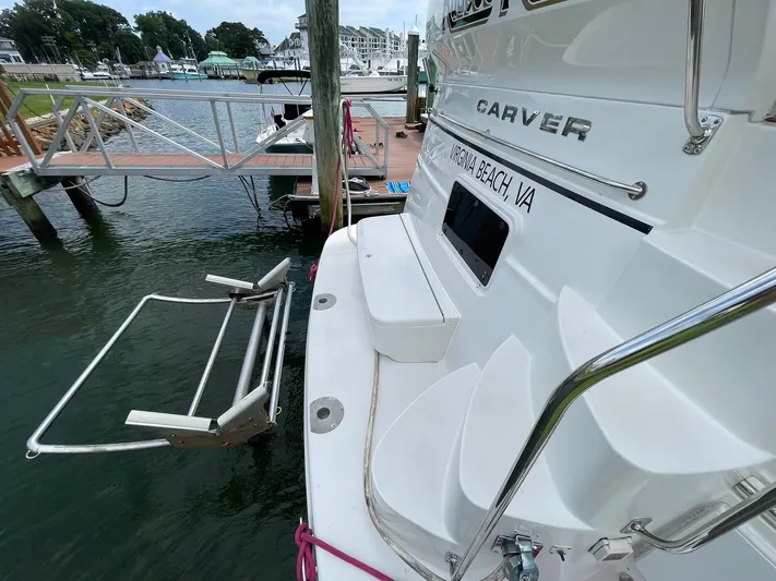 Rudee's Ruckus Yacht Photos Pics HYDRAULIC DINGHY LIFT!!!