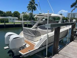 2021 34' Tiara Yachts-34 LS Key Biscayne, FL, US