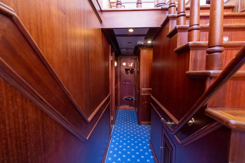 Essence Yacht Photos Pics 