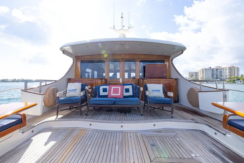 Essence Yacht Photos Pics 