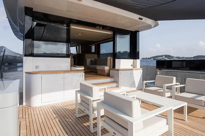 Crossover 27 #1 Yacht Photos Pics Luxurious 2024 Lynx Crossover 27 yacht deck with modern seating and ocean view.