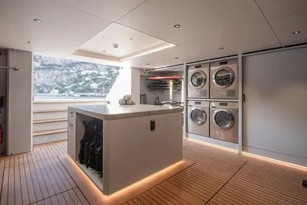 Crossover 27 #1 Yacht Photos Pics Luxurious 2024 Lynx Crossover 27 yacht interior with modern laundry facilities and sleek design.
