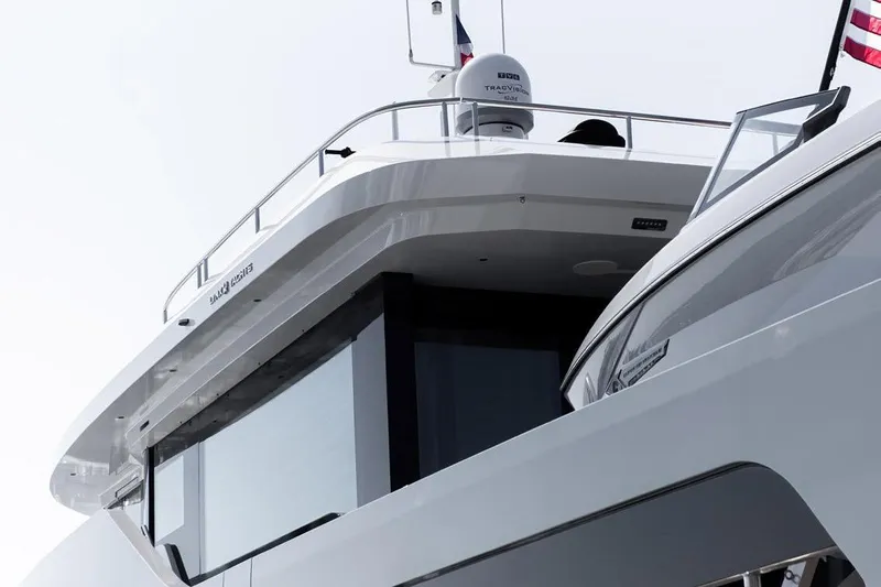 Crossover 27 #1 Yacht Photos Pics 2024 Lynx Crossover 27 yacht, sleek design with modern architecture and elegant lines.