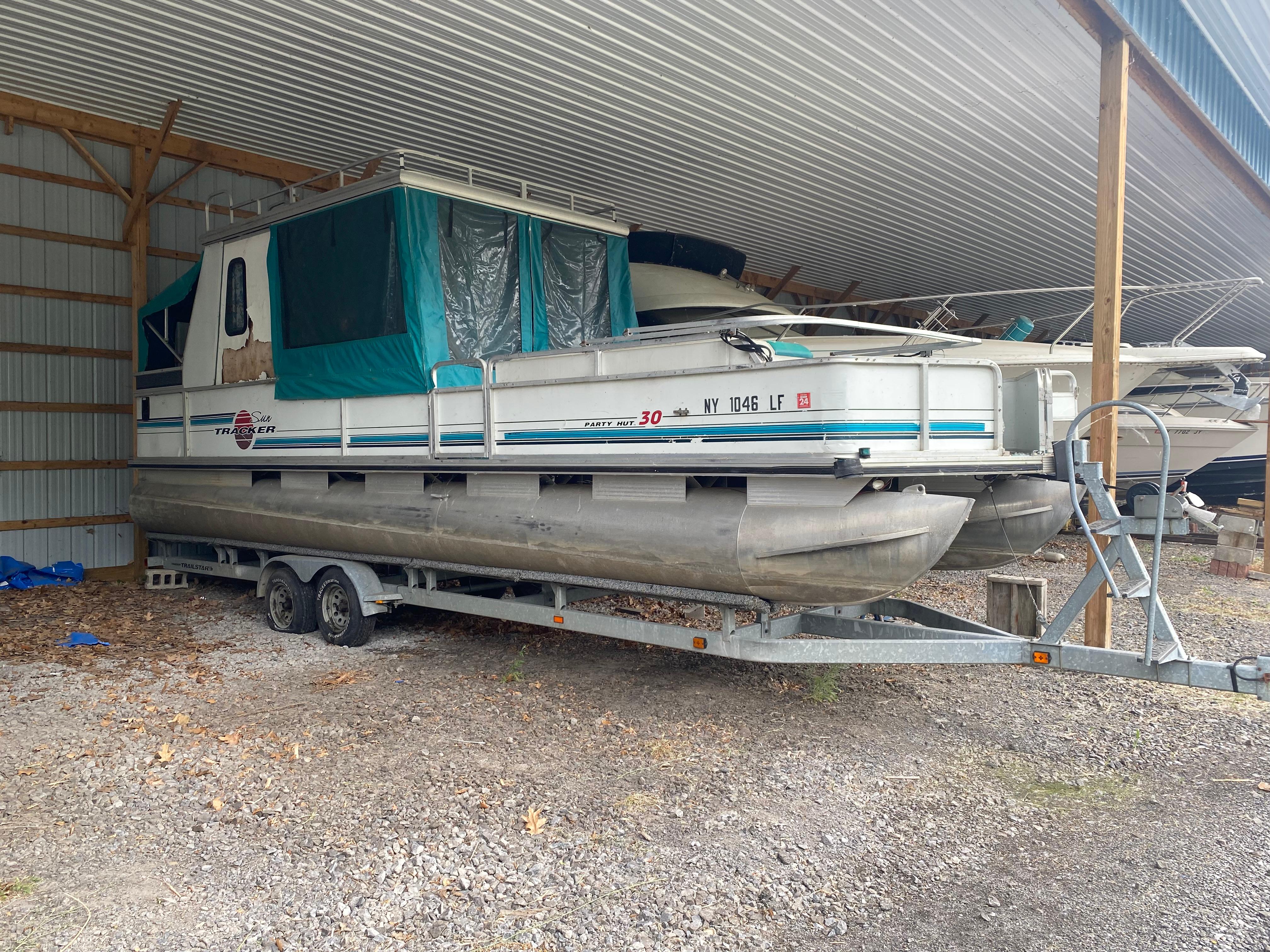 Sun Tracker PARTY HUT 30 OB