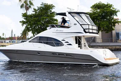 Sea Ray 44 Sedan Bridge