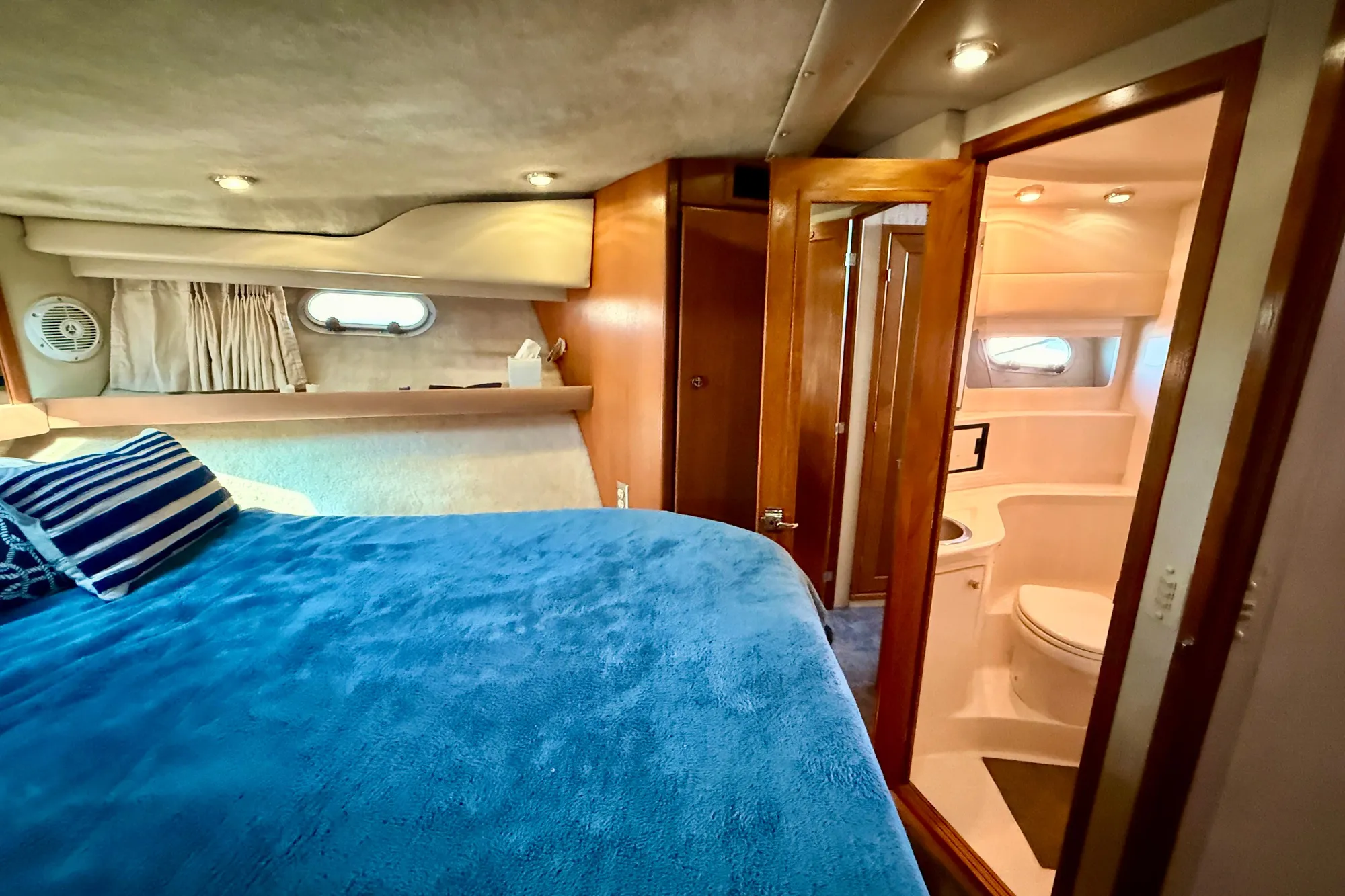 1998 Bayliner 3988 Command Bridge Motoryacht cabin with bed and ensuite bathroom.