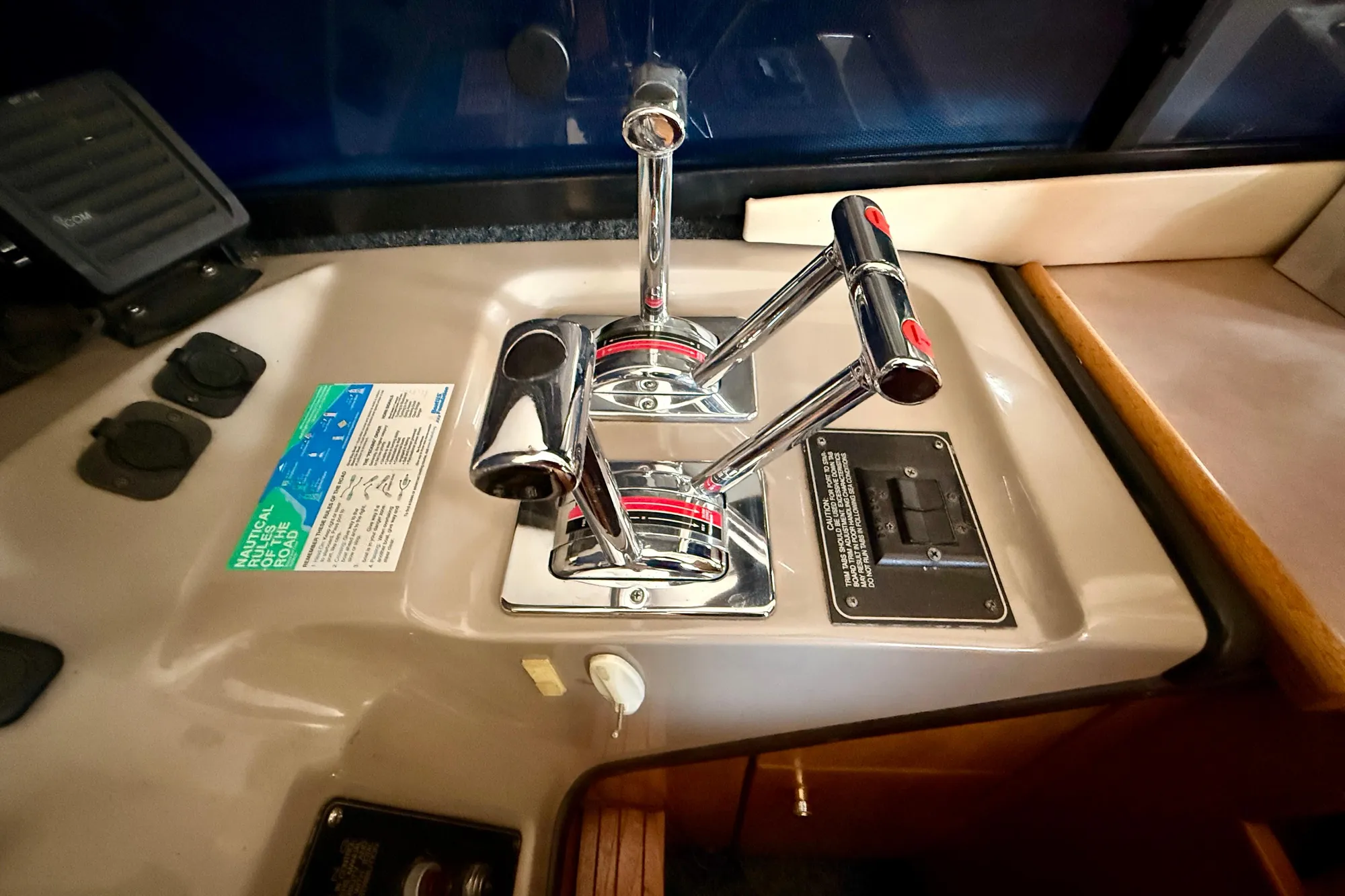 1998 Bayliner 3988 Command Bridge Motoryacht throttle controls in cockpit.