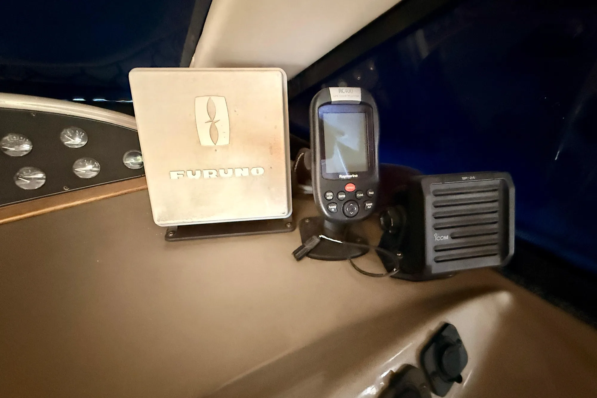 1998 Bayliner 3988 Command Bridge Motoryacht dashboard with Furuno and Icom navigation equipment.