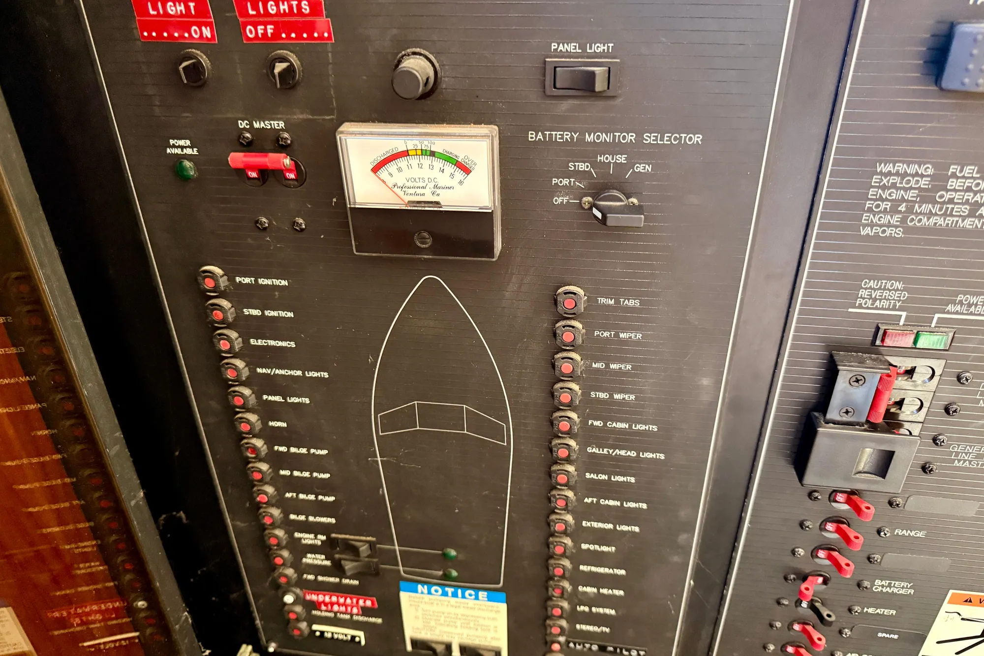 Control panel of a 1998 Bayliner 3988 Command Bridge Motoryacht with various switches and indicators.