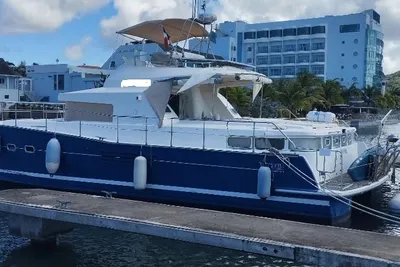 2002 Lagoon Power 43