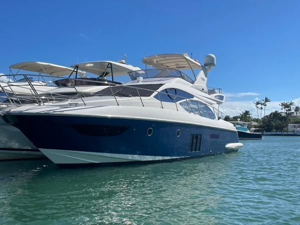 2011 Azimut Flybridge Range 53