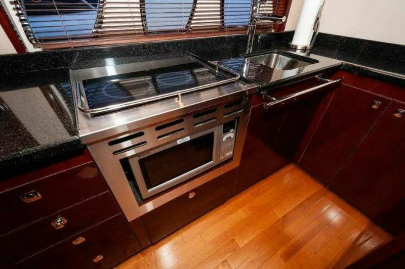  Yacht Photos Pics 2010 Sea Ray Sundancer 500 - Image 31