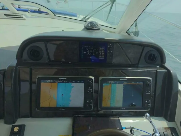  Yacht Photos Pics 2010 Sea Ray Sundancer 500 - Image 18