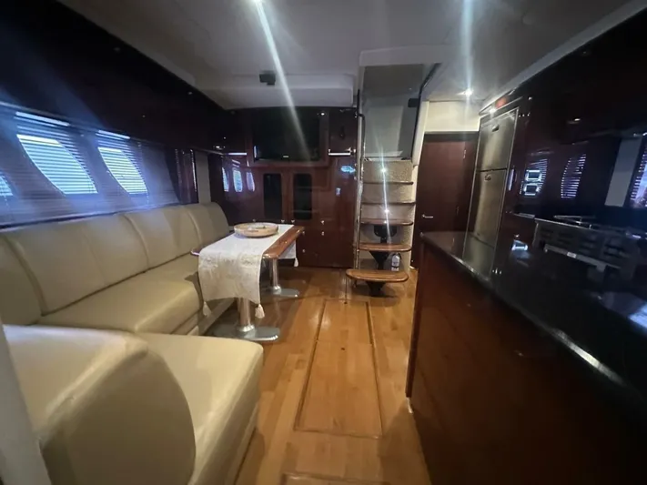  Yacht Photos Pics 2010 Sea Ray Sundancer 500 - Image 25