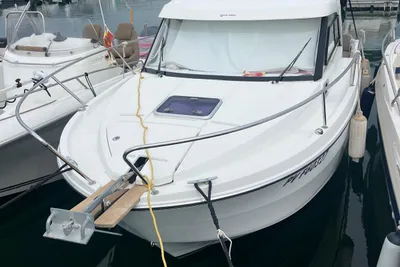 2017 Beneteau Antares 8 OB