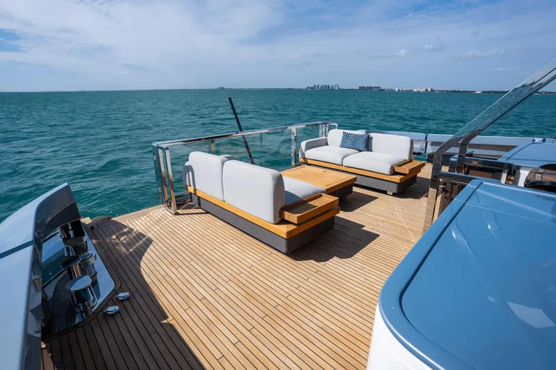 Latitude Yacht Photos Pics 