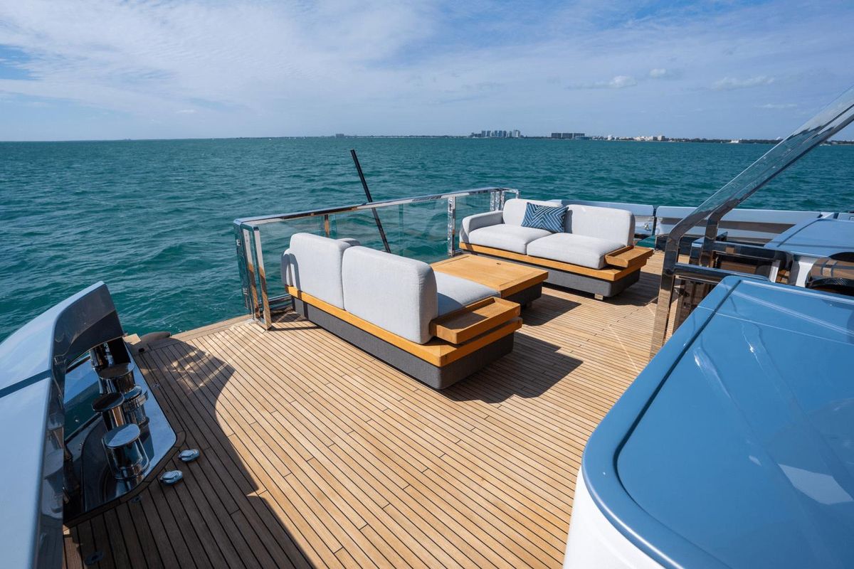 2022 Azimut 94 