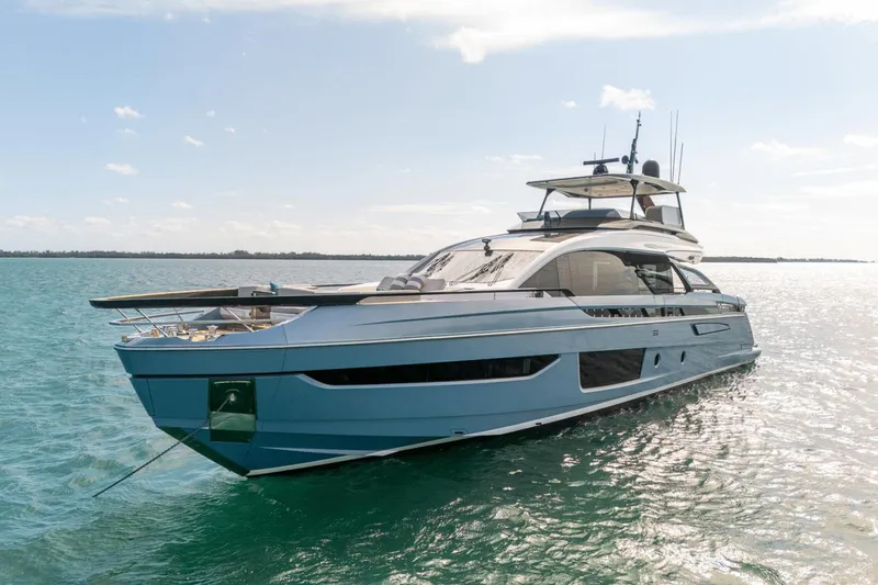 Latitude Yacht Photos Pics 
