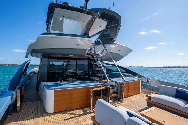 Latitude Yacht Photos Pics 