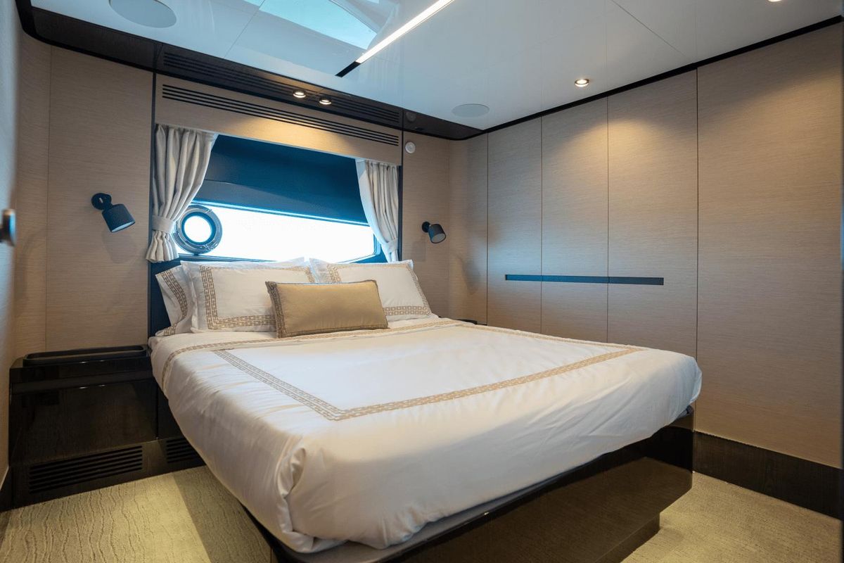 2022 Azimut 94 
