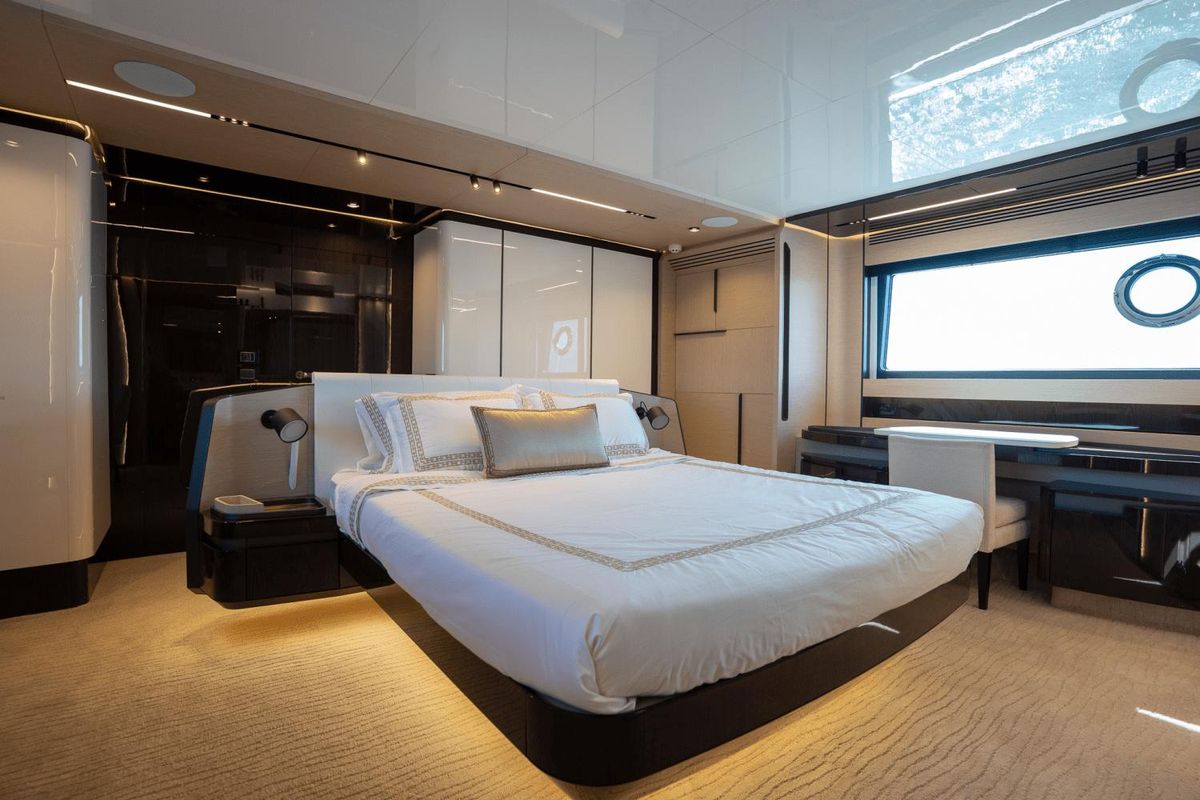 2022 Azimut 94 