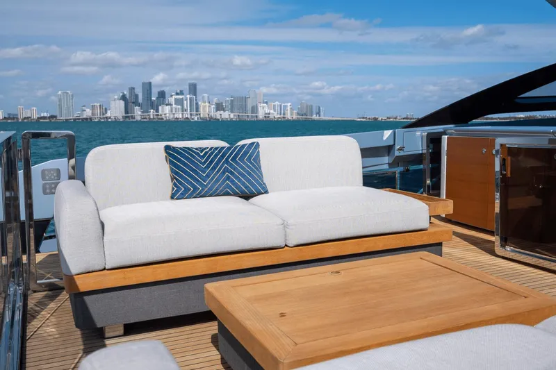 Latitude Yacht Photos Pics 