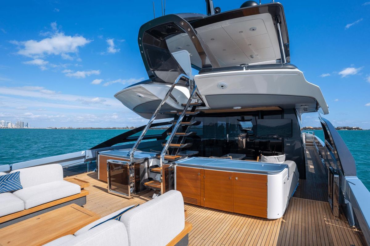2022 Azimut 94 