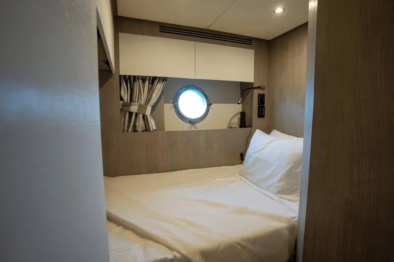 Latitude Yacht Photos Pics 